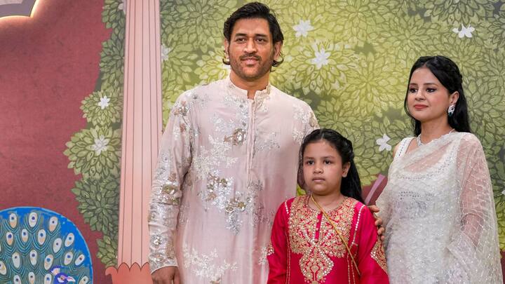 Ziva Dhoni: ধোনির কথা শুনে সকলেই একমত যে, বাবার মতোই শান্ত ও সংযত মানসিকতা নিয়েই বড় হচ্ছে জীভা। মাত্র ১০ বছর বয়সেই পরিণত কথাবার্তা।