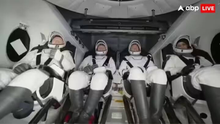 સુનીતા વિલિયમ્સની સુરક્ષિત પરત ફરવા માટે, ભારતમાં ખાસ કરીને ગુજરાતમાં તેના પરિવાર અને સંબંધીઓએ હવન અને પ્રાર્થનાનું આયોજન કર્યું હતું. તેમના પિતરાઈ ભાઈ દિનેશ રાવલે અમદાવાદમાં યજ્ઞ કર્યો હતો અને કહ્યું હતું કે આખો પરિવાર તેમના સુરક્ષિત પાછા ફરવા માટે પ્રાર્થના કરી રહ્યો છે. તેમના ગામમાં પણ ભજન અને પ્રાર્થના રાખવામાં આવી હતી.