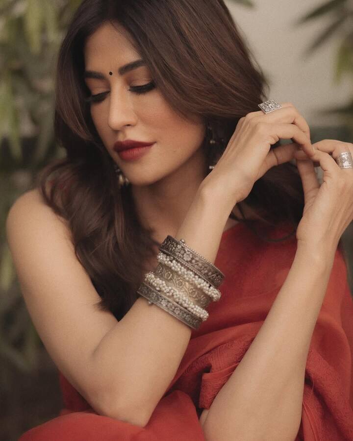 This promotional look for Khakee: The Bengal Chapter perfectly captures her ability to embody grace, strength, and allure all at once, making it one of her most striking appearances in recent times. ( All Pics Credit: Instagram/@chitrangda)