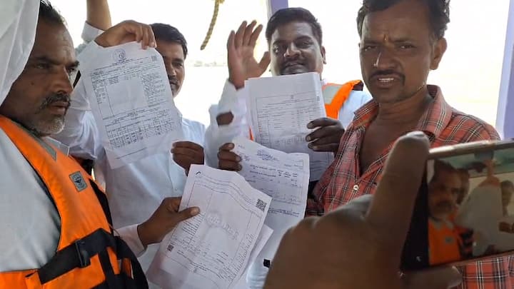 सरकारने निवडणुकीपूर्वी दिलेल्या आश्वासनानुसार, शेतकऱ्यांचा संपूर्ण सातबारा कोरा करावा, कापूस व सोयाबीन प्रति क्विंटल तीन हजार रुपये भाव फरक द्यावा, अशी मुख्य मागणी क्रांतीकारी शेतकरी संघटनेची आहे.