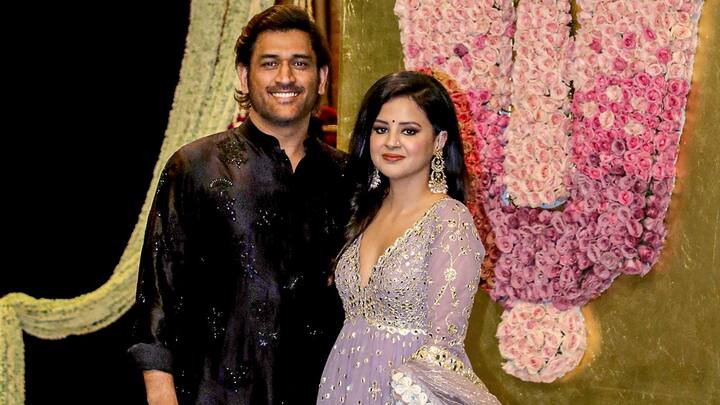 ধোনি জানিয়েছেন, জীভা ছোট থেকেই রাতে ঘুমোত। তার জন্য কখনও তাঁকে বা সাক্ষীকে রাত জাগতে হয়নি।