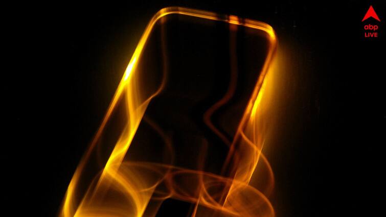 Madhya Pradesh mobile phone exploded inside the pockets of pants of a youth private part seriously injured Madhya Pradesh News: প্যান্টের পকেটে থাকা সেকেন্ড-হ্যান্ড মোবাইলে বিস্ফোরণ, প্রাইভেট পার্টে গুরুতর আঘাত ফুচকাওয়ালা-যুবকের !