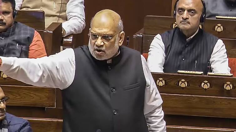heated debate between TMC MP Saket Gokhale and Amit Shah in Rajya Sabha HM says I did not come to Parliament by anyone grace 'चुनाव जीता हूं, किसी की कृपा से संसद में नहीं आया', राज्यसभा में भड़के अमित शाह, जानें किससे कह दी ये बात