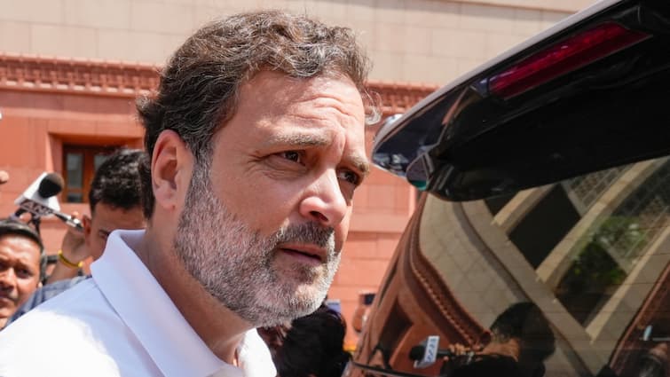 Rahul Gandhi cannot differentiate between horse and donkey Said by former Congress leader BJP MLA Arjun Modhwadia 'घोड़े और गधे में अंतर नहीं कर सकते राहुल गांधी', कांग्रेस के पूर्व नेता और BJP विधायक का निशाना