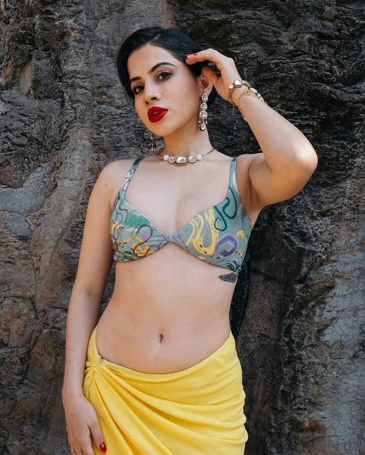 वो शादी के लिए ऐसी लड़की क्यों चुनेगा? अगर उसने गोल्ड डिगर चुना है तो उसे पता होगा एक दिन ये होने ही वाला है. फिर बात खत्म हो जाती है.