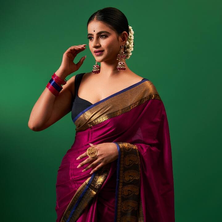 బాలకృష్ణ 'అఖండ' సినిమాలో నవీనా రెడ్డి నటించింది. అంతే కాదు... వెంకటేష్, ఆయన మేనల్లుడు అక్కినేని నాగ చైతన్య నటించిన 'వెంకీ మామ'లోనూ సందడి చేసింది.