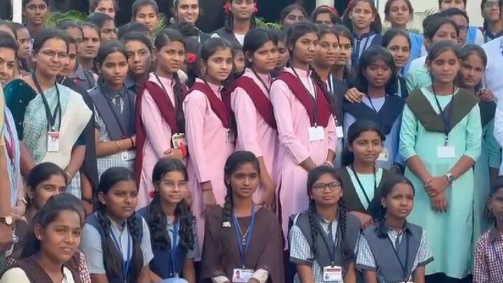 इतर मागास बहुजन कल्याण विभागांतर्गत पुणे विभागातील विमुक्त जाती आणि भटक्या जमातींच्या तांडा, वाडी-वस्त्यांवरील आश्रमशाळांमध्ये शिक्षण घेणाऱ्या 100 विद्यार्थ्यांनी आज महाराष्ट्राच्या विधिमंडळाला भेट दिली.