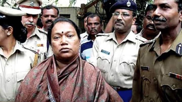 केडी केपन्ना जिसको साइनाइड मल्लिका के नाम से भी जाना जाता है, इसे देश की पहली महिला सीरियल किलर के रूप में पहचानते हैं. इसने 1999 में पहली बार किसी महिला की हत्या की थी. इसका उद्देश्य लूटपाट करना था. वो अपने शिकार को साइनाइड वाला पानी पिलाकर मार डालती थी. इसने पांच से ज्यादा हत्याएं की हैं.