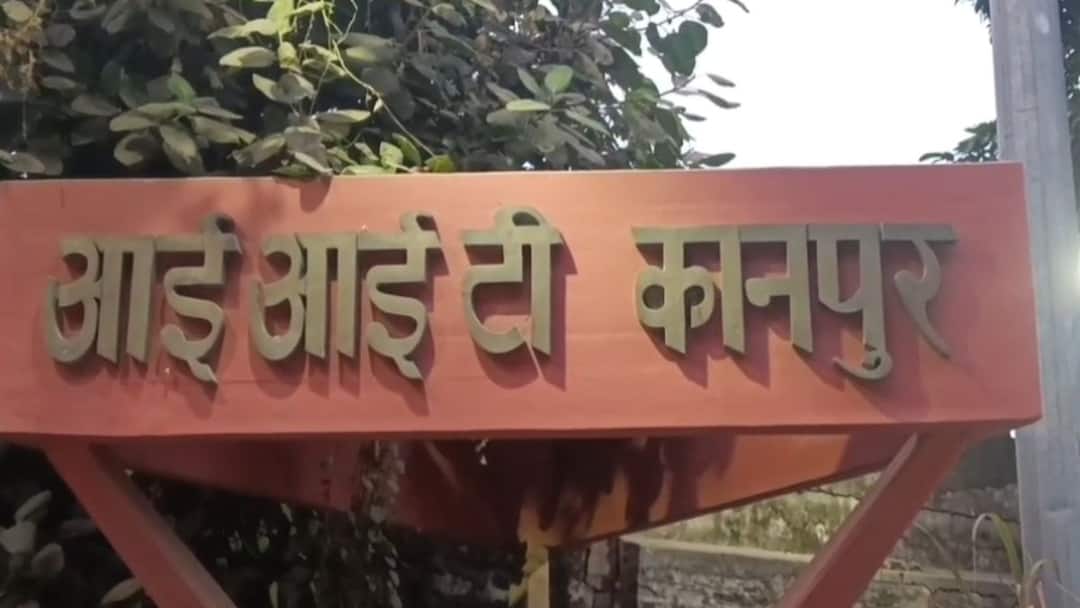 IIT कानपुर का कमाल, मुर्गियों के पंखों से बनी नई तकनीक से खेती में क्रांति, किसानों को होगा बड़ा फायदा IIT Kanpur Now Chicken Feathers Turns into Farming It will be Benefited to Crop Yield and Soil Health ann IIT कानपुर का कमाल, मुर्गियों के पंखों से बनी नई तकनीक से खेती में क्रांति, किसानों को होगा बड़ा फायदा