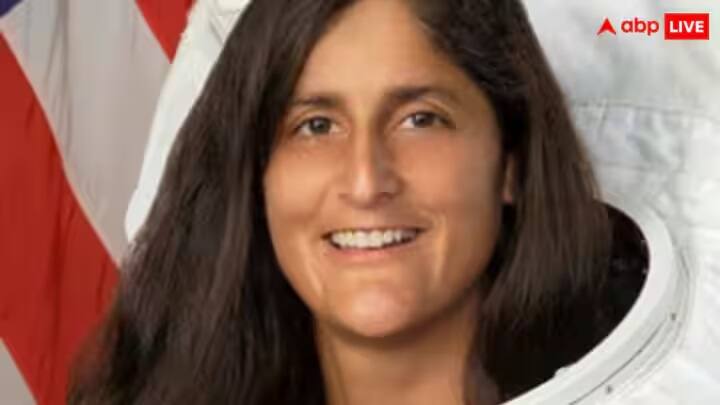 વીડિયોમાં, અવકાશયાત્રી ભાષણ આપતી વખતે અચાનક પડી જતા દેખાય છે. કારણ કે તેણે અચાનક પોતાનું બધુ વજન પોતાના પગ પર મૂકી દીધું, જેમ તે ઘણીવાર અવકાશમાં કરતો હતો.