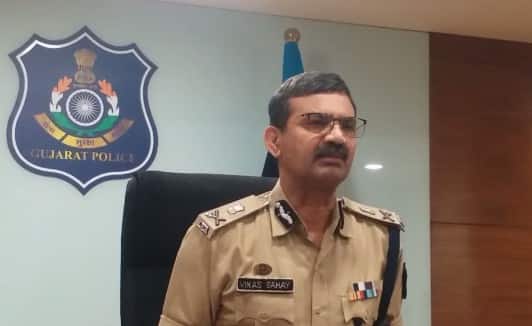 Gujarat Police will take action against people involved in illegal  activities DGP Vikas Sahay | Gandhinagar: ગુજરાતમાં અસામાજિક તત્વોને  ડામવાનો તખ્તો તૈયાર: DGP વિકાસ સહાય
