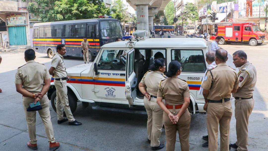 Nagpur Violence: Curfew Removed, Relaxed In 10 Out Of 11 Police Station Areas Nagpur Violence: Curfew Removed, Relaxed In 10 Out Of 11 Police Station Areas Nagpur Violence: Curfew Removed, Relaxed In 10 Out Of 11 Police Station Areas