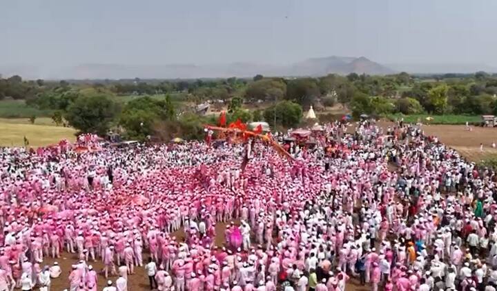 या उत्सवाला सुरवात होते ती नव्याच्या पौर्णिमेपासून. बगाडाच्या शिडाचे कळक तोडले जातात. हे कळक तोडण्यासाठी आख्खं गाव जमा होतं.