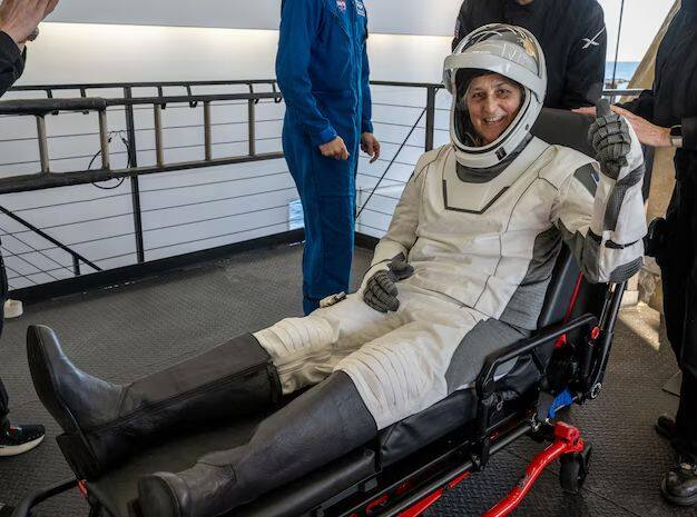 नासाच्या अंतराळवीर सुनीता विल्यम्स (Sunita Williams) आणि त्यांचे सहकारी बुच विल्मोर अखेर 9 महिन्यांनी पृथ्वीवर परतले आहेत.