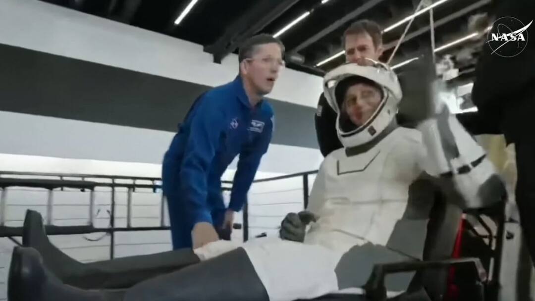 after coming back from space how many days will nasa give Sunita Williams leave will she also get salary Sunita Williams Return to Earth: 9 महीने बाद स्पेस से लौटी सुनीता को कितने दिन की छुट्टी देगा NASA, क्या इस दौरान सैलरी मिलेगी?