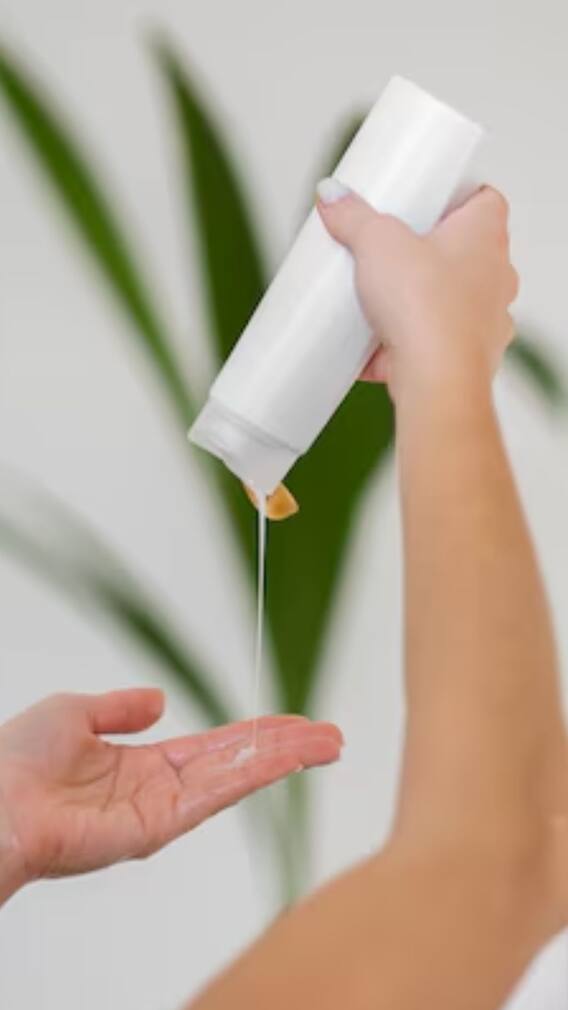 শ্যাম্পু গায়ে মাখা উচিত নয় এই কারণে…