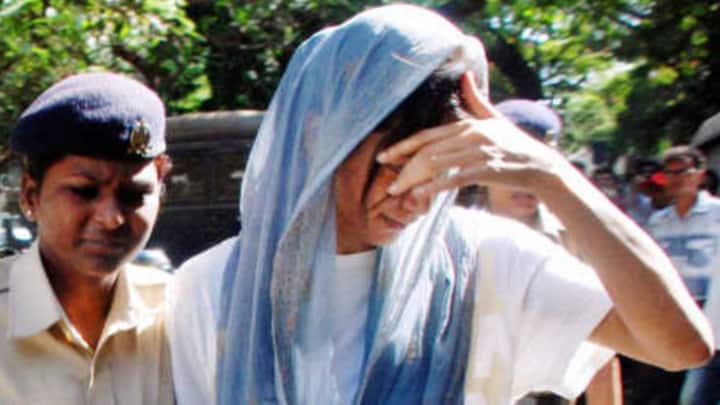 पूर्व गैंगस्टर विजय पलांदे अपनी पत्नी सिमरन सूद जो कि एक मॉडल थी, उसके साथ मिलकर दिल्ली के दो लोगों की हत्या की थी. सिमरन अपने लुक्स के जरिए लोगों को आकर्षित करती थी और फिर उनकी कीमती चीजें लेकर भाग जाती थी.