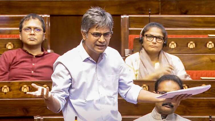 Sandeep Pathak targeted Modi Government raises questions on no health scheme for middle class ann संदीप पाठक का केंद्र पर निशाना, मिडिल क्लास के लिए हेल्थ स्कीम न होने पर उठाए सवाल? 