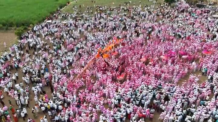 बगाड पाहण्यासाठी भाविकांची मोठी गर्दी पाहायला मिळत आहे.