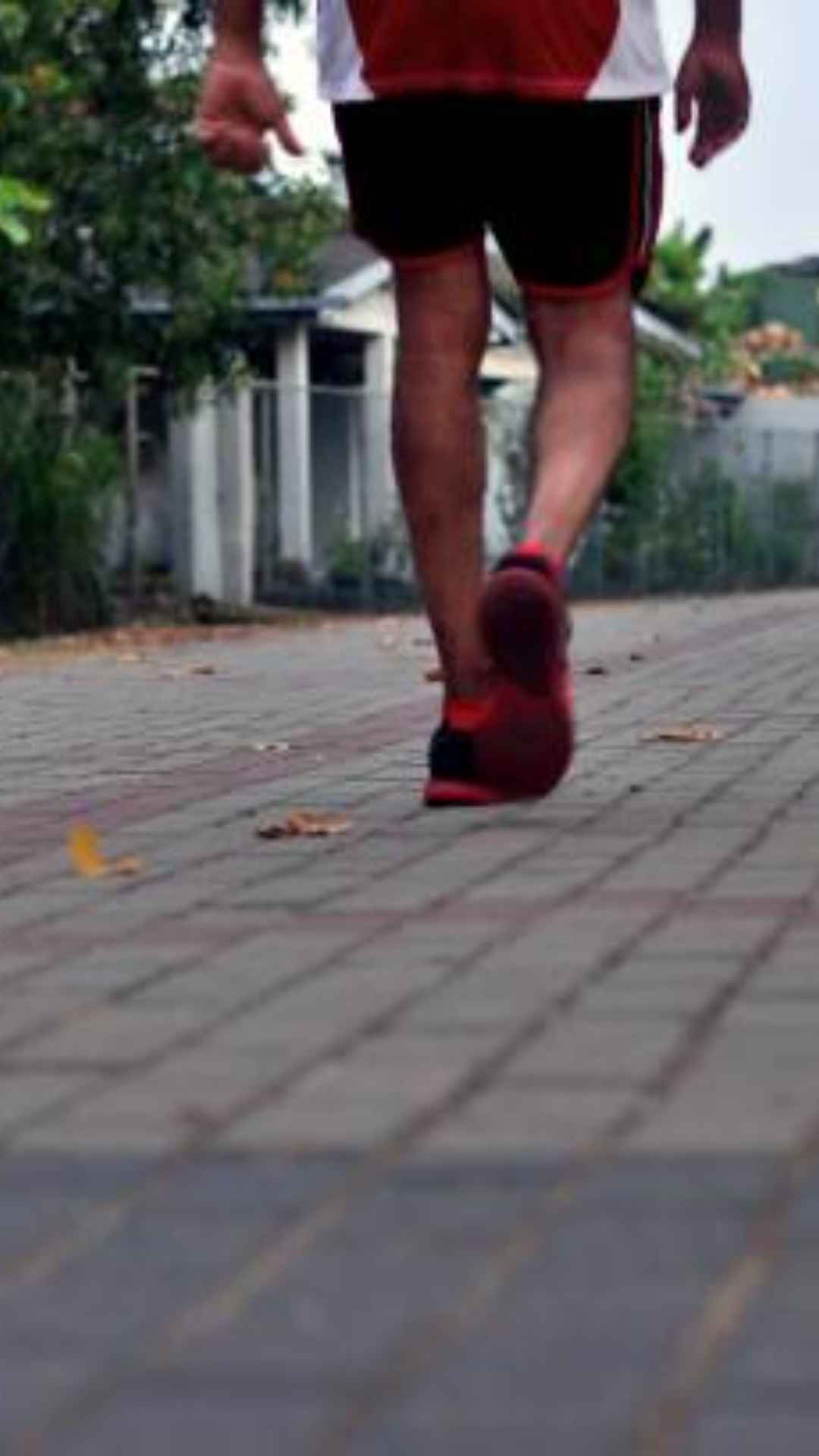 दूरी मापने के दो प्राथमिक साधन किलोमीटर और मील हैं