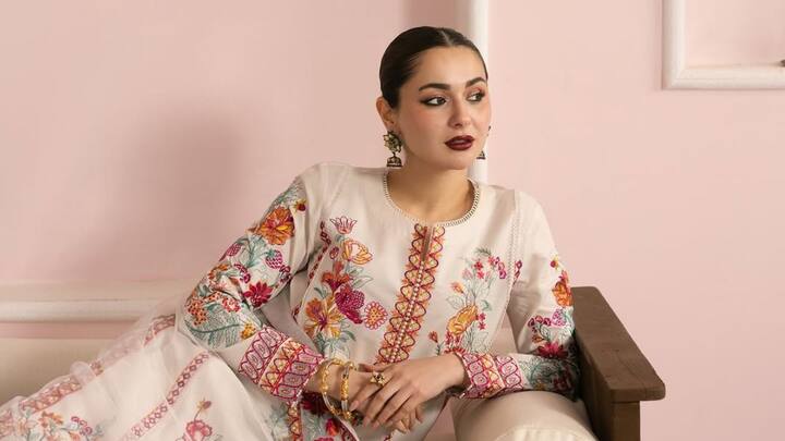 बिंदी हिंदू धर्म में एक महत्वपूर्ण प्रतीक है, जो सुहागिन महिलाओं के लिए विशेष रूप से सोलह श्रृंगार का एक हिस्सा है.