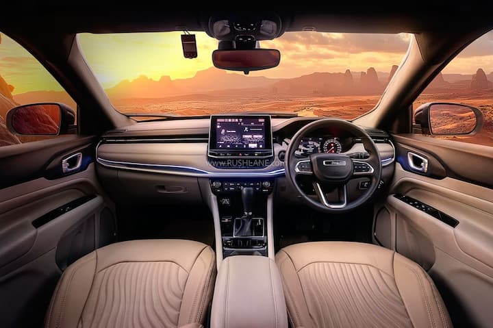 આ જીપ કંપાસનું લિમિટેડ એડિશન મૉડલ છે. આ કાર બજારમાં ત્રણ વેરિઅન્ટ - સ્પૉર્ટ્સ, લોંગિટ્યૂડ અને લોંગિટ્યૂડ (O) સાથે લૉન્ચ કરવામાં આવી છે.