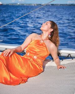 समुद्र के बीच ऑरेंज ड्रेस पहन अंकिता लोखंडे ने दिए सिजलिंग पोज, अदाओं ने बनाया फैंस को दीवाना