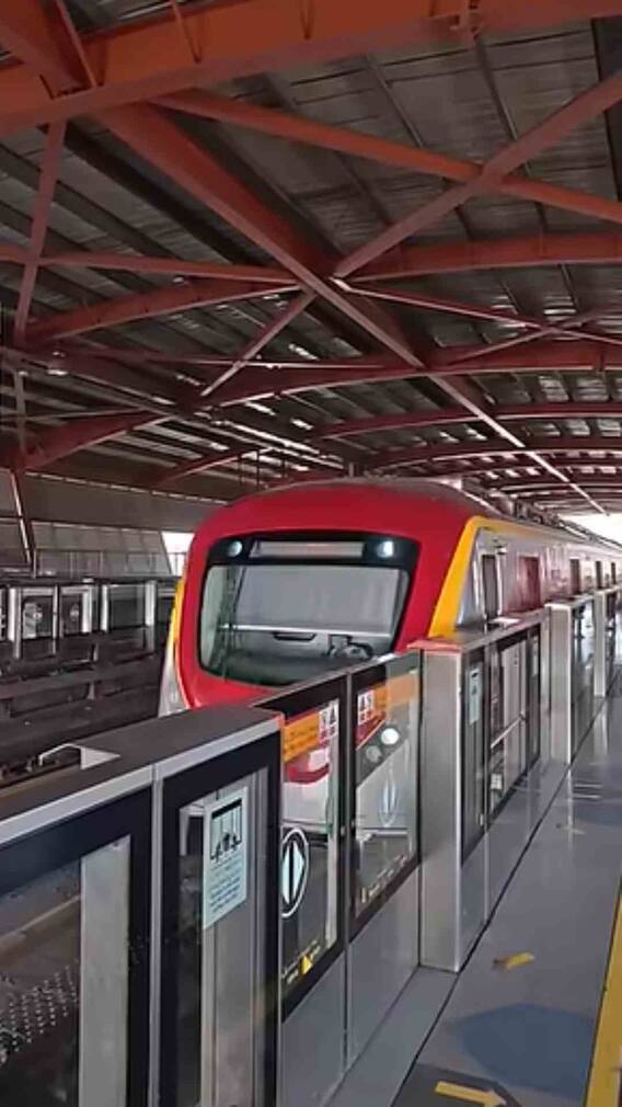 भारत से कितनी अलग है पाकिस्तान की मेट्रो, तस्वीरें देख चौंक जाएंगे