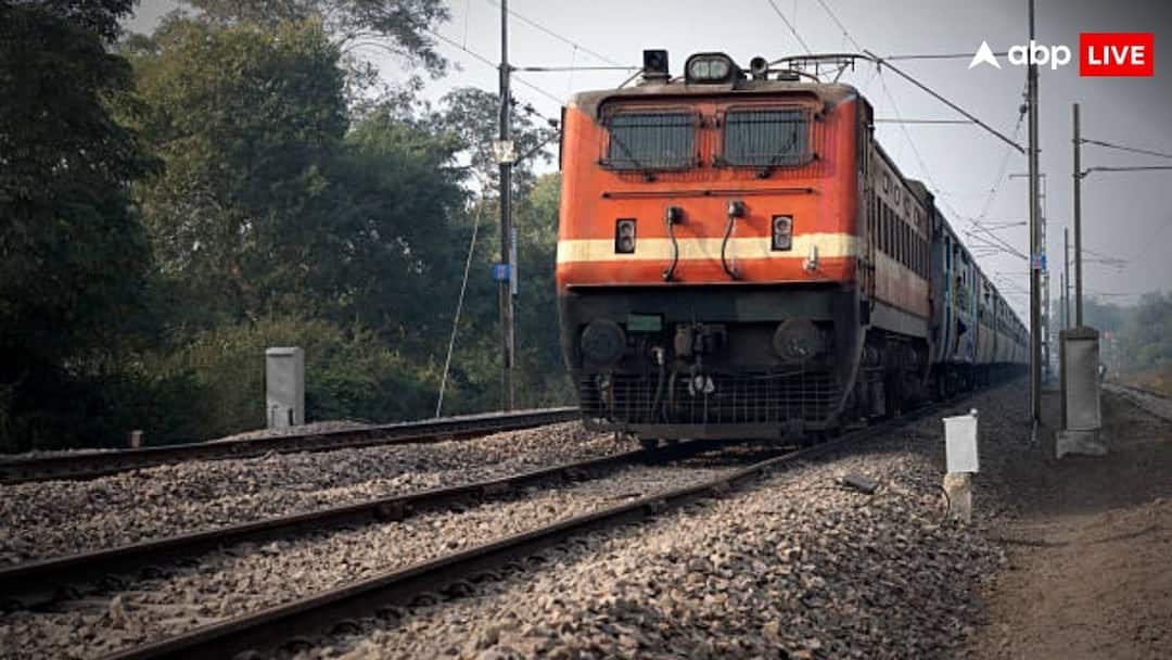 ट्रेन से जाने वाले मुसाफिर सावधान, रेलवे ने अगले कुछ दिनों के लिए कैंसिल की तीन दर्जन से ज्यादा ट्रेनें indian railway cancelled more than three dozen trains due to various works check the list of cancelled trains ट्रेन से जाने वाले मुसाफिर सावधान, रेलवे ने अगले कुछ दिनों के लिए कैंसिल की तीन दर्जन से ज्यादा ट्रेनें