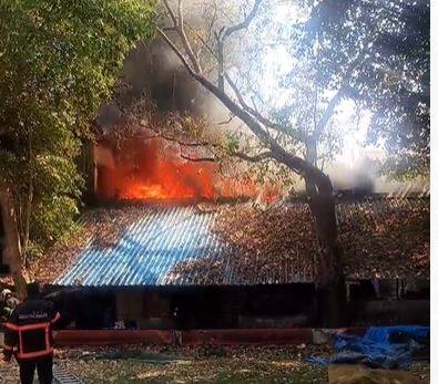 घटनेची माहिती मिळतच अग्निशमन दलाचा 15 ते 20 गाड्या घटनास्थळी दाखल