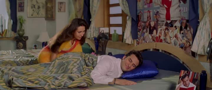 इस फिल्म में सैफ अली खान ने विनोद नाम का किरदार निभाया था. लेकिन आपको जानकर हैरानी होगी कि ये रोल सैफ के लिए लिखा ही नहीं गया था. दरअसल मेकर्स इसमें शाहरुख खान को लेना चाहते थे.