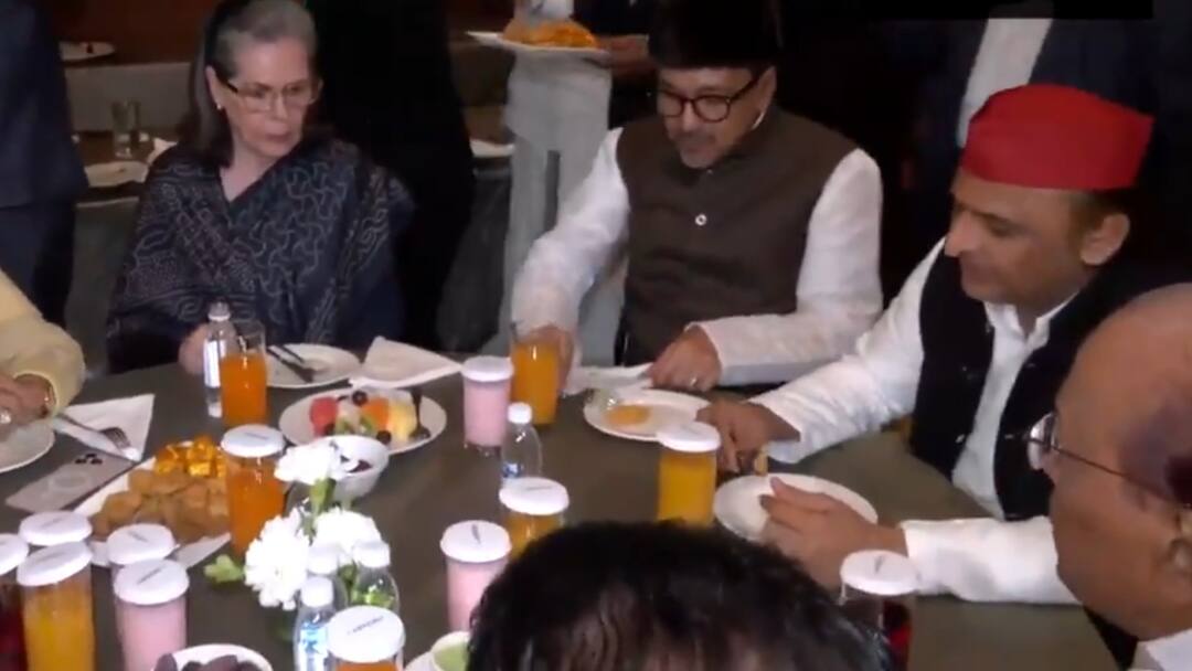 Mallikarjun Kharge Sonia Gandhi Akhilesh Yadav SP Jaya Bachchan attends Iftar hosted by Indian Union Muslim League सोनिया गांधी, अखिलेश यादव, जया बच्चन... जानें इंडियन यूनियन मुस्लिम लीग की इफ्तार पार्टी में पहुंचे विपक्ष के ये बड़े नेता
