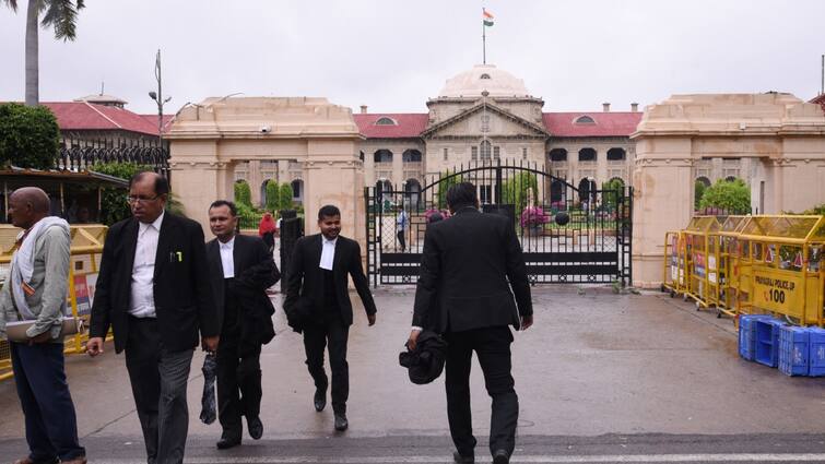 Allahabad High Court decision holding woman breast and breaking her Pyjama string is not attempt to rape ann इलाहाबाद HC का अहम फैसला, महिला के स्तन पकड़ना और पायजामे के नाड़े को तोड़ना रेप की कोशिश नहीं