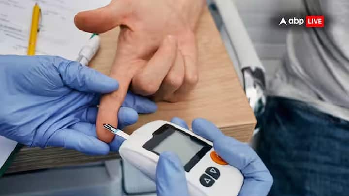 Diabetes News: ડાયાબિટીઝ એક ક્રૉનિક રોગ છે. બ્લડ સુગરનું સ્તર વધવાથી ઘણી ગંભીર સમસ્યાઓ થઈ શકે છે. સ્ત્રીઓ કરતાં પુરુષોમાં આ રોગનું જોખમ વધારે હોય છે. તેથી, તેમણે વધુ કાળજી લેવાની જરૂર છે.