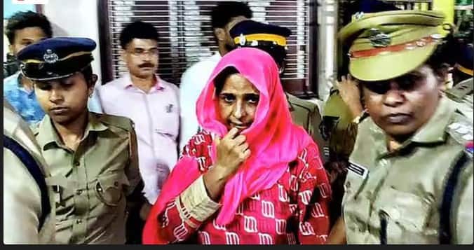 ਅਜਿਹਾ ਹੀ ਇੱਕ ਮਾਮਲਾ ਕੇਰਲ ਦਾ ਸੀ, ਜਿੱਥੇ ਜੌਲੀ ਜੋਸੇਫ਼ ਨਾਮ ਦੀ ਇੱਕ ਔਰਤ ਨੇ ਜਾਅਲੀ ਡਿਗਰੀਆਂ ਅਤੇ ਨੌਕਰੀ ਦੇ ਝੂਠ ਨੂੰ ਛੁਪਾਉਣ ਲਈ ਆਪਣੇ ਹੀ ਪਰਿਵਾਰ ਦੇ ਛੇ ਮੈਂਬਰਾਂ ਦੀ ਹੱਤਿਆ ਕਰ ਦਿੱਤੀ ਸੀ। ਇਸ ਵਿੱਚ ਵੀ ਸਾਰੇ ਕਤਲਾਂ ਵਿੱਚ ਸਾਈਨਾਈਡ ਦੀ ਵਰਤੋਂ ਕੀਤੀ ਗਈ ਸੀ।