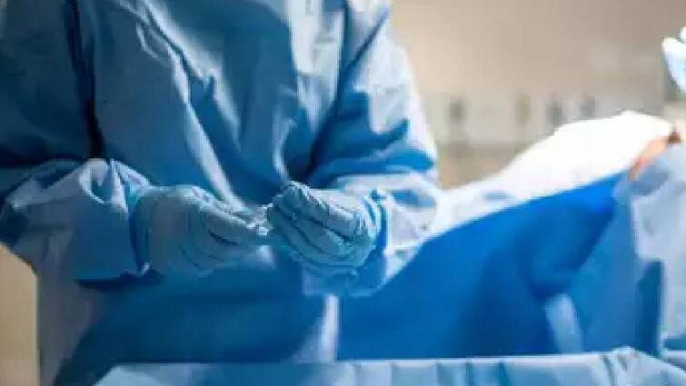 Uttar Pradesh Man Cuts Open Belly to Perform Surgery Himself After Watching YouTube Videos யூடியூப் பார்த்து தனக்கு தானே அறுவை சிகிச்சை செய்து கொண்ட நபர்! என்ன ஆச்சு?