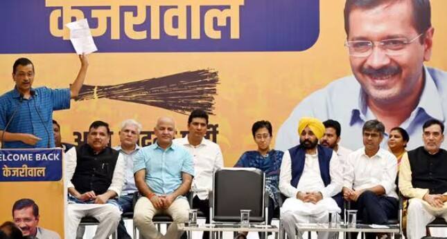 Delhi aap new chief became saurabh bharadwaj manish sisodia punjab incharge arvind kejriwal  દિલ્હીમાં હાર બાદ કેજરીવાલે પાર્ટીમાં કર્યા ધરખમ ફેરફાર, આ નેતાને બનાવ્યા ગુજરાતના પ્રભારી