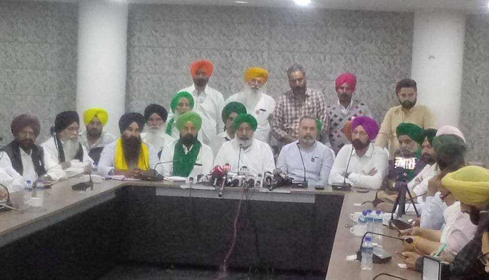 SKM emergency meeting on police action Farmer Protest: ਪੁਲਿਸ ਦੀ ਕਾਰਵਾਈ 'ਤੇ SKM ਦੀ ਐਮਰਜੈਂਸੀ ਮੀਟਿੰਗ, 26 ਮਾਰਚ ਵਾਲਾ ਪ੍ਰਦਰਸ਼ਨ ਕੀਤਾ ਮੁਲਤਵੀ, ਸਰਕਾਰ ਨਾਲ ਮੀਟਿੰਗ ਕਰਨ ਤੋਂ ਵੀ ਕੋਰਾ ਜਵਾਬ