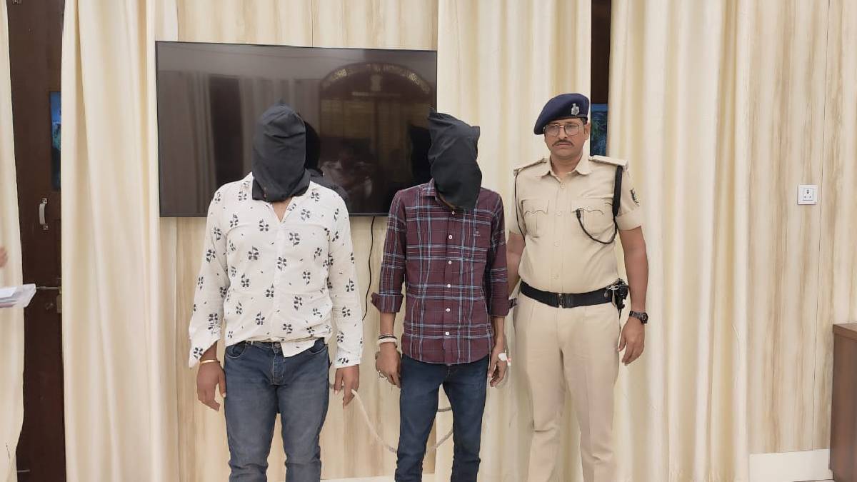 Arrah Tanishq Loot: आरा तनिष्क शोरूम से 10 करोड़ लूट मामले में पुलिस एक्शन तेज, लाइनर समेत 2 गिरफ्तार