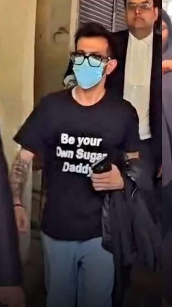 क्या होता है शुगर डैडी का मतलब? चहल की टी-शर्ट पर दिखी ये लाइन