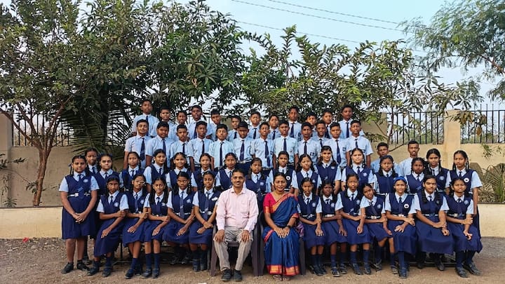 महाराष्ट्रातील सीबीएसई पॅटर्नचा विचार केल्यास 70 टक्के सीबीएसई तर 30 टक्के राज्य शिक्षण मंडळाचा अभ्यासक्रम असणार आहे. भाषा आणि इतिहास विषयाबाबत कोणतीही तडजोड केली जाणार नाही, अशी माहिती आहे.