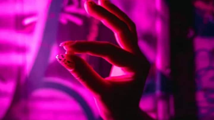 साल 2024 में केरल में 24,517 ड्रग्स के मामले दर्ज किए गए हैं, जबकि तब पंजाब में यह संख्या 9734 थी. यहां ड्रग्स लेने वालों में डॉक्टर से लेकर स्कूल के छोटे-छोटे बच्चे शामिल हैं. लोगों का रुझान गांजा की बजाए सिंथेटिक ड्रग्स की ओर बढ़ रहा है.