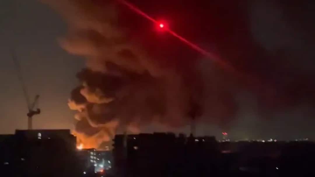 Major Fire In London Substation, Heathrow Airport Closed, Thousands Without Power London Airport: লন্ডনে ভয়ঙ্কর অগ্নিকাণ্ড! বন্ধ বিমানবন্দর, বিদ্যুৎবিচ্ছিন্ন হাজার হাজার বাড়ি