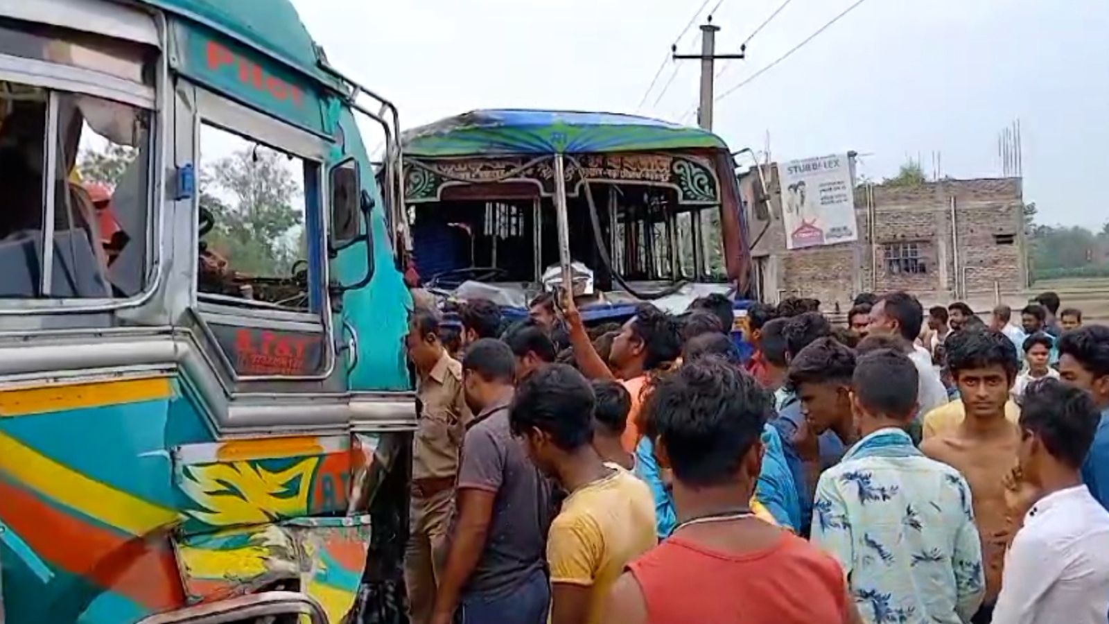 East Bardhaman News: ২টি বাসের মুখোমুখি সংঘর্ষ, এক লহমায় বদলে গেল সব, আহত অন্তত ৫০ যাত্রী !  মর্মান্তিক দুর্ঘটনা বর্ধমানে..