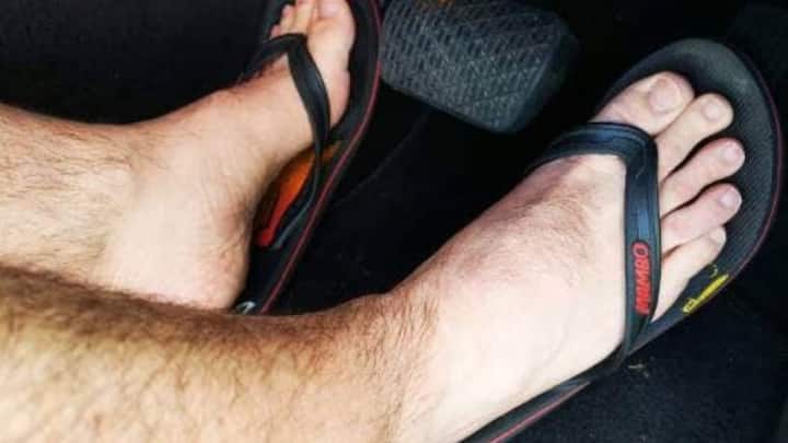 चप्पल पहनकर या स्लीपर पहन कर कार चलना मोटर वाहन अधिनियम 2019 का उल्लंघन है. ऐसे केस में मोटर वाहन अधिनियम 2019, की धारा 184 के तहत 500 रुपये से लेकर 2000 रुपये तक का जुर्माना किया जा सकता है.