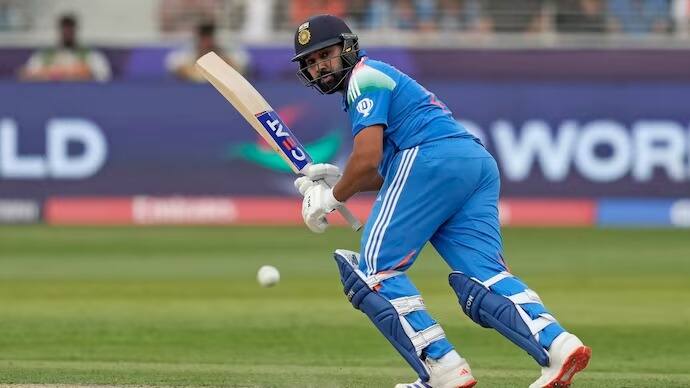 रोहित शर्माने श्रीलंकेविरुद्ध 35 चेंडूत शतक झळकावले.