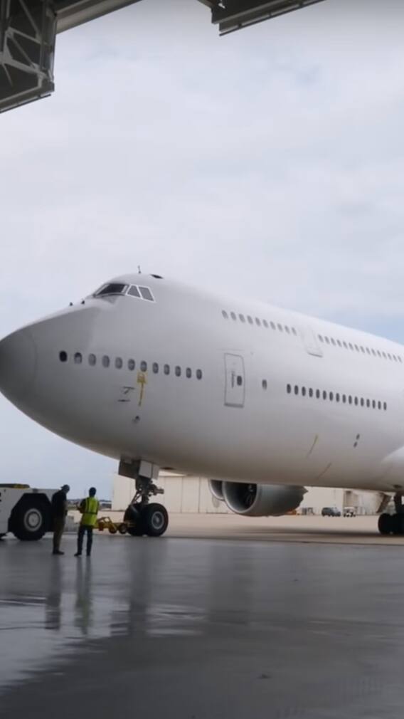 अंदर से कैसा दिखता है अमेरिकी राष्ट्रपति का प्लेन, देखें तस्वीरें