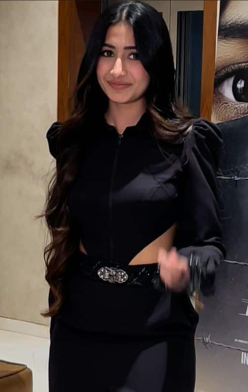 धनश्री वर्मा की ये तस्वीरें आज यानि शुक्रवार की है. जब उन्हें मुंबई के इवेंट में पैपराजी ने स्पॉट किया.