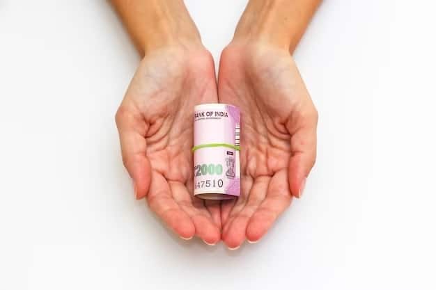 વાસ્તવમાં, ફિટમેન્ટ ફેક્ટરની અસર ફક્ત મૂળભૂત પગાર પર જ પડે છે, જ્યારે કર્મચારીનો કુલ પગાર અનેક ઘટકોથી બનેલો હોય છે. આ ઘટકોમાં મોંઘવારી ભથ્થું (ડીએ) અને અન્ય વિવિધ ભથ્થાં પણ સામેલ છે. સરકારે ટૂંક સમયમાં ડીએમાં વધારો કરવાની જાહેરાત કરી છે, જેની સીધી અસર સરકારી કર્મચારીઓના કુલ પગાર પર જોવા મળશે.