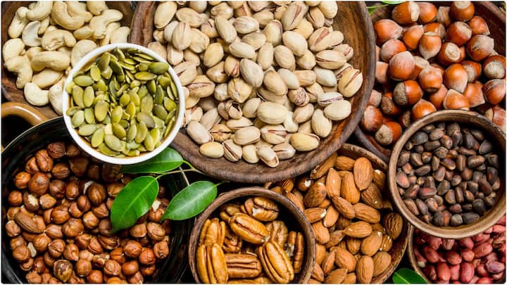 Nuts and seeds : బాదం, చియా సీడ్స్, గుమ్మడి గింజలు, సన్​ఫ్లవర్ సీడ్స్ ఇవన్నీ ప్రోటీన్​ సోర్స్​తో నిండి ఉంటాయి. కాబట్టి వీటిని స్నాక్స్​గా, సలాడ్స్, స్మూతీల రూపంలో తీసుకోవచ్చు.